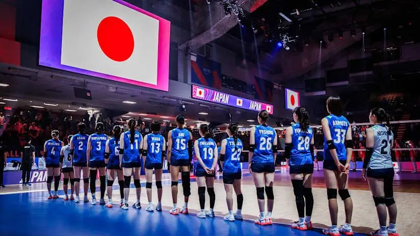 鼎冠策略资 最终积分榜：中国女排大逆转美国，总决赛8强对阵出炉：美意日土